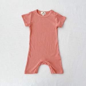 Mono de bebé niña acanalado liso con diseño de botones personalizados en el hombro izquierdo, pelele en blanco para niños pequeños - Product Image 5