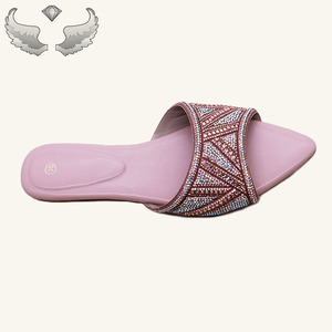 Sandales plates d'extérieur en strass de haute qualité et tendance pour la vente en gros – Sandales et pantoufles légères et décontractées pour femmes - Product Image 3