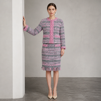 Ensemble deux pièces en tweed color block pour femme, gris et rose, avec veste longue sans manches en bouclé, jupe crayon à bordure tressée et ourlet à franges