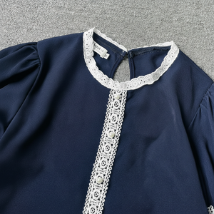 Meilleure vente pour femmes chemisier en mousseline de soie couleur unie gland col en v mandarin vente en gros d'usine OEM hauts fournisseur vêtements d'été - Product Image 1