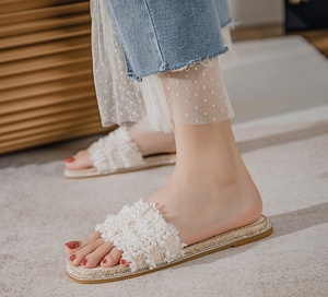 <span class=keywords><strong>Sandales</strong></span> carrées de luxe personnalisées en tissu perlé uni pour femmes et dames, pantoufles plates de plage - Product Image 4