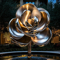 Sculptures de roses modernes sur mesure en acier inoxydable soudé de grande taille |   Ornements paysagers haut de gamme pour parcs, villas et hôtels