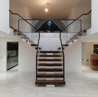 Escalier préfabriqué de luxe moderne à monopoutre avec éclairage LED personnalisable et garde-corps autoportant