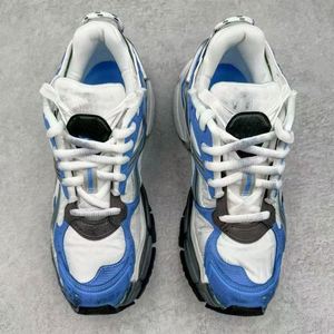 รองเท้าวิ่งผู้ชายรุ่นหรูหรา ปี 2026 รุ่น Track 3.0 ไฟ LED ส่องสว่าง น้ำหนักเบา ระบายอากาศได้ดี รองเท้ากีฬา รองเท้าเดินกลางคืนแบบเรืองแสง - Product Image 6