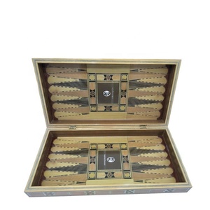 La combinazione di gioco 3 - <span class=keywords><strong>in</strong></span> - 1 <span class=keywords><strong>in</strong></span> <span class=keywords><strong>legno</strong></span>, inclusi <span class=keywords><strong>Backgammon</strong></span> e dama di scacchi, offre esperienze di gioco ricche e diversificate - Product Image 4