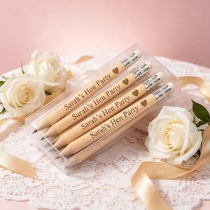 Mini crayons en bois gravés sur mesure avec gomme pour mariage, baby shower, cadeaux de fête - Product Image 1