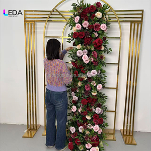 Centro de Mesa LEDA Hecho a Mano con Flores Mixtas de Seda, Hojas Verdes Artificiales, Guirnalda Floral de Tacto Natural Suave y Realista - Product Image 1