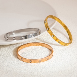 กำไลข้อมือสแตนเลสสตีลสไตล์ไวกิ้งสำหรับผู้หญิง Zoryn Niche รุ่นไฮเอนด์สำหรับฤดูร้อน ชุบทอง 18K ทนทานต่อการซีดจาง แฟชั่นทันสมัย - Product Image 3