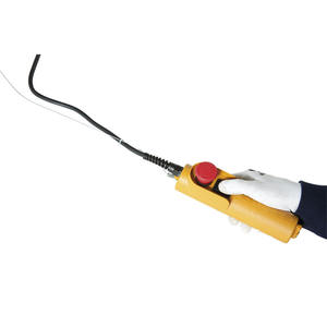 Control Remoto para Polipasto Eléctrico Fervi con Botón Rojo y Cable para Uso Industrial - Product Image 1