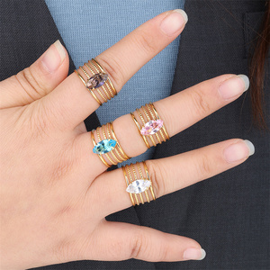 Bague de cocktail ajustable en acier inoxydable 316, finition or 18 carats PVD, style vintage ajouré gravé, ornée de zircon taille marquise - Product Image 1
