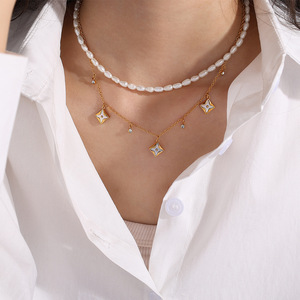 Collier Pendentif Fleur Géométrique en Zircon avec Chaîne Dorée et Coquille Blanche Réglable pour Soirée Élégante – Chaîne de Clavicule - Product Image 4