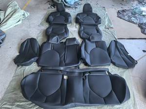 Set Completo di <span class=keywords><strong>Coprisedili</strong></span> per Auto in Pelle di Alta Gamma con Ricamo Personalizzabile per Ford/<span class=keywords><strong>Audi</strong></span>/Toyota Inclusi Modelli A5 e Mustang - Product Image 5