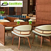 Ensemble de table et de chaises de restaurant en bois massif traditionnel avec options personnalisables, design rond durable