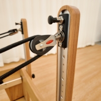 Reformer de Pilates de Roble Rojo Sólido con Calidad de Estudio, Equipo de Pilates de Madera de Roble Sólido de Grado Comercial, Cama de Yoga Estable para Ejercicios de Core