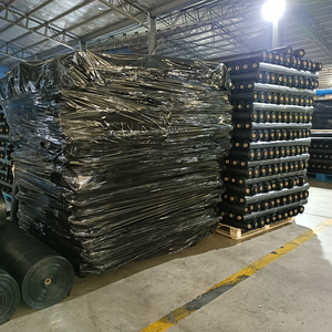 Film <span class=keywords><strong>de</strong></span> <span class=keywords><strong>paillage</strong></span> anti-mauvaises herbes en PP tissé sur mesure, en rouleau, pour fournitures <span class=keywords><strong>de</strong></span> jardinage - Product Image 3