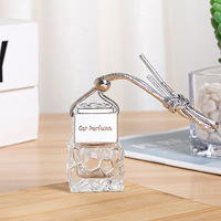 Logo personnalisable en gros 8ml cube d'eau suspendu dans un parfum pour voiture bouteille vide en verre de parfum désodorisant pour voiture