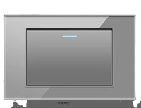 Interruptor de Pared de Vidrio Templado Becky QB118-Series, 2 Tomas de Corriente, 3 Interruptores, 2 Puertos USB-A + 2 Puertos USB-C, IP23, Fácil Instalación