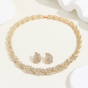 Ensemble collier et boucles d'oreilles, accessoires exagérés du Moyen-Orient, alliage avec diamants complets, ensemble de bijoux de banquet pour Madame - Product Image 3