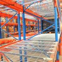 Plancher métallique sur mesure entièrement soudé à canaux évasés en cascade pour rayonnages d'entrepôt