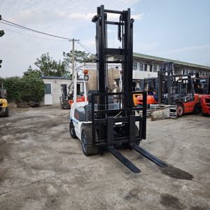 Montacargas Diésel TCM T3C 30 con Motor Diésel ISUZU Nissan, Montacargas Eléctrico a Gas - Product Image 6