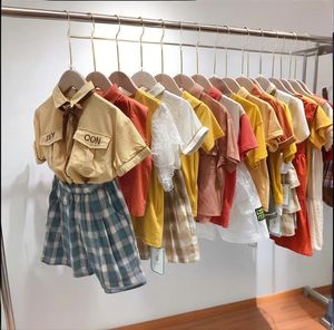 Conjunto de Ropa de Primavera, Camiseta con Estampado Floral, Jeans con Bordado de Encaje, Dos Piezas, Modelo de Talla Mixta TZ-046 9999 - Product Image 3