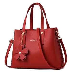 Женская сумочка на плечо, с цветком
