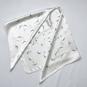女式时尚印花涤纶围巾 可定制设计 数码丝印 夏季亲肤 适合日常户外穿着 - Product Image 3