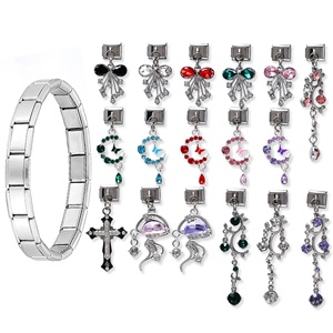 Colgante italiano de gran tamaño y colores vibrantes de acero inoxidable, en oferta, con diseño de lazo, luna y estrellas con diamantes, para pulsera de dijes italianos. - Product Image 1