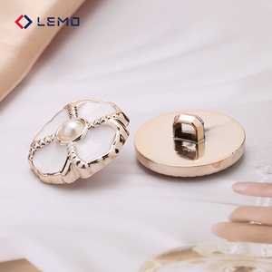 Botones Metálicos de Lujo con Logotipo Personalizado, Broches de Esmalte con Pedrería, Deslizadores de Cremallera, Accesorios de Costura para <span class=keywords><strong>Abrigos</strong></span> de Tweed, Suministros de Costura - Product Image 5