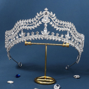 Corona di Lusso Personalizzata per Spose, <span class=keywords><strong>Tiara</strong></span> in Lega con Diamanti, Strass e Cristalli, per Feste di Compleanno, Balli e Matrimoni - Product Image 1
