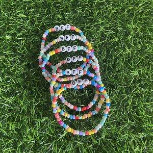 Pulseras elásticas con cuentas <span class=keywords><strong>de</strong></span> letras acrílicas <span class=keywords><strong>de</strong></span> <span class=keywords><strong>Amistad</strong></span> <span class=keywords><strong>de</strong></span> verano personalizables Love BFF pulsera <span class=keywords><strong>de</strong></span> cuentas <span class=keywords><strong>de</strong></span> semillas <span class=keywords><strong>de</strong></span> cristal inicial - Product Image 5