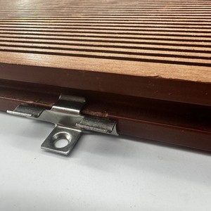 อุปกรณ์ตกแต่งพื้นระเบียง WPC <span class=keywords><strong>ราคา</strong></span>ขายส่งจากโรงงาน ฮาร์ดแวร์ปูพื้นภายนอก สแตนเลส SS 304 คลิปยึดพื้นระเบียง WPC - Product Image 6