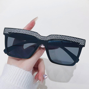 Gafas de sol Retro más vendidas, marco de diamante de ojo de gato, lentes UV400 acrílico disponible rojo azul para hombres y mujeres para pescar y viajar - Product Image 2