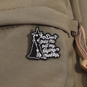 เข็มกลัดเคลือบแม่มดฮาโลวีนไม่ได้<span class=keywords><strong>ทำ</strong></span>ให้ฉันได้กระเป๋าเป้สะพายหลังเครื่อ<span class=keywords><strong>ง</strong></span>ประดับเข็มกลัดโลหะรูปลิงบินได้ - Product Image 3