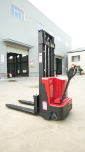 Nouveau chariot élévateur à conducteur marchant multi-usage, compatible avec une capacité de 2 tonnes, <span class=keywords><strong>pneus</strong></span> de chariot élévateur à propulsion arrière, garantie 1 an, origine Henan - Product Image 3