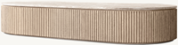 Table basse ovale en marbre, style moderne et minimaliste, avec base en bois massif à nervures profondes, pour salon.