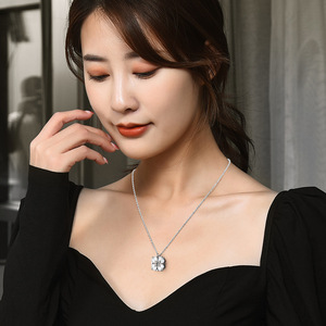 <span class=keywords><strong>Collana</strong></span> da Donna 2025 con <span class=keywords><strong>Quadrifoglio</strong></span> e Ciondolo a Cuore Magnetico, Catena in Acciaio Inossidabile, Charm a Cuore per Matrimoni, Regalo Portafortuna - Product Image 4