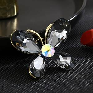 女性のための卸売高品質高級ゴールドメッキ繊細なクリスタルバタフライブローチ - Product Image 2