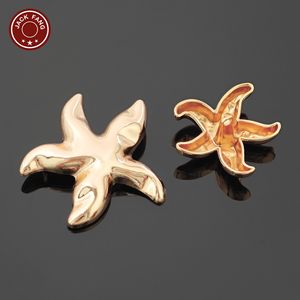 Botones Metálicos con Forma de Estrella Irregular Personalizados de Button Factory, Botones con Logotipo Grabado para Ropa - Product Image 6