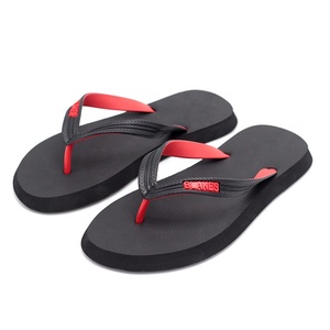 Chaussures de plage personnalisées de fabricant de haute qualité pantoufles plates en caoutchouc gaufré PVC pour hommes, tongs <span class=keywords><strong>cool</strong></span> pour hommes en gros - Product Image 4