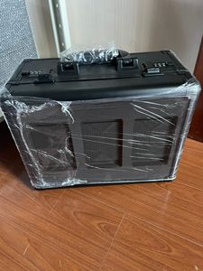 Box Porta Carte Sportive Gradate Personalizzato in Alluminio per Carte Gradate P-S-A <span class=keywords><strong>BGM</strong></span> con Coperchio in Acrilico a 3 File e Superficie in Fibra di Carbonio - Product Image 4