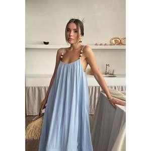 Robe longue décontractée en mousseline bleue élégante à fines bretelles, dos nu, respirante et tissée, idéale pour les loisirs - Product Image 3