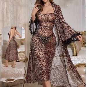B392 Elegante Bata Larga con Estampado de Leopardo para Mujer, Cuello en V Profundo, con Cordones, Conjunto de Lencería Sexy al por Mayor - Product Image 4