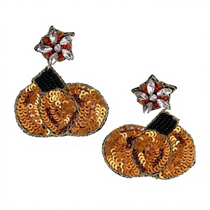 Pendientes de cuentas hechos a mano con diseño floral bañados en plata, estilo New Orleans, para Mardi Gras y Jazz Fest, de moda. - Product Image 3