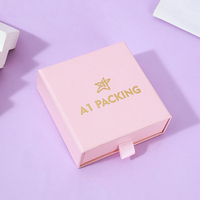 Boîte cadeau rose A1 pour bijoux avec insert de présentation, plateau à boucles d'oreilles, étui à bagues et surface de marque imprimée or pour la vente au détail
