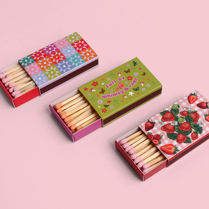 Boîte d'<span class=keywords><strong>allumettes</strong></span> personnalisée avec impression couleur, design moderne et écologique, <span class=keywords><strong>allumettes</strong></span> <span class=keywords><strong>longues</strong></span> <span class=keywords><strong>en</strong></span> <span class=keywords><strong>bois</strong></span> de sécurité, tête d'allumette blanche et rose pour mariages - Product Image 1