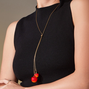 Collier pendentif cerise plaqué or pour femme, chaîne serpent en résine acrylique, décontracté, à porter au quotidien - Product Image 1