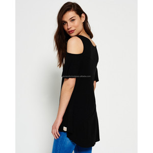 Camiseta de hombros fríos con cuello en V profundo para mujer, camisas de hombros fríos personalizadas de colores personalizados para mujer con material de tela transpirable - Product Image 3