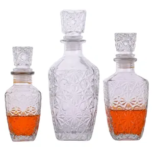 Wholesale unique empty glass wine bottles 750 ml 700ml luxury wine decanters whiskey decanter bottle with glass cover