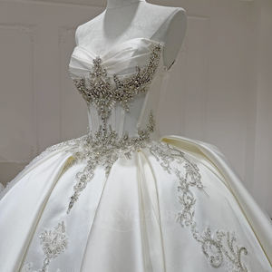 Vestido de Novia Xx61 Moderno con Apliques de Cristal Color Marfil Brillante, Vestido de Baile con Escote Corazón y Cola de Capilla - Product Image 5